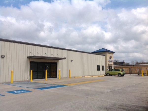 Facility photo: //images.sparefoot.com/medium/23169664d5336c08644.jpg