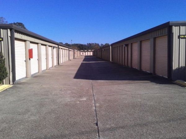 Facility photo: //images.sparefoot.com/medium/23169764d5337e25ee1.jpg