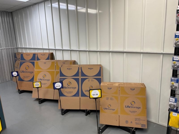 Facility photo: //images.sparefoot.com/medium/23169864d5338cddccf.jpg