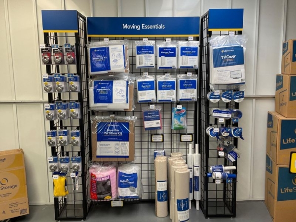 Facility photo: //images.sparefoot.com/medium/23169864d5339034efa.jpg