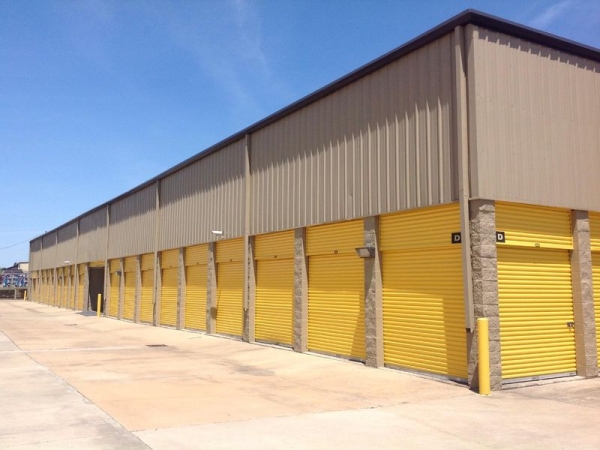 Facility photo: //images.sparefoot.com/medium/23169964d533951539a.jpg