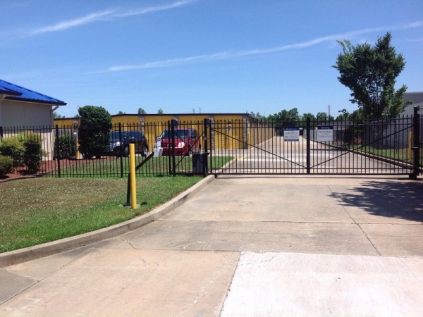 Facility photo: //images.sparefoot.com/medium/23169964d533979cb6a.jpg