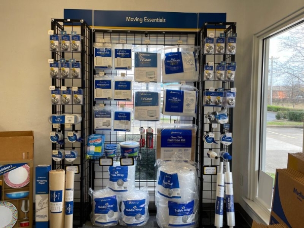 Facility photo: //images.sparefoot.com/medium/23169964d5339a68fb4.jpg