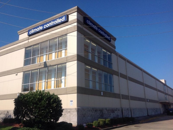 Facility photo: //images.sparefoot.com/medium/23170065260e697c6ed.jpg