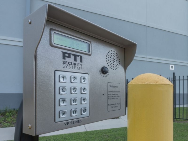 Storage Units at Extra Space Storage - 4130 - Tampa - Laurel St - 5012 West Laurel Street