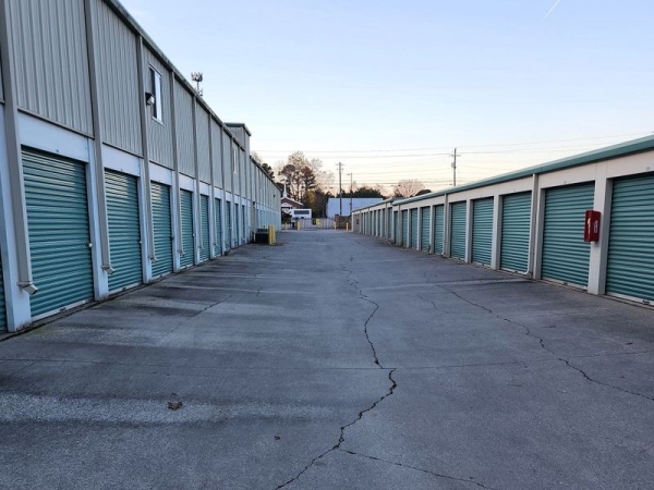 Storage Units at Extra Space Storage - 4146 - Marietta - Powder Springs Rd SW - 1401 Powder Springs Street Southwest