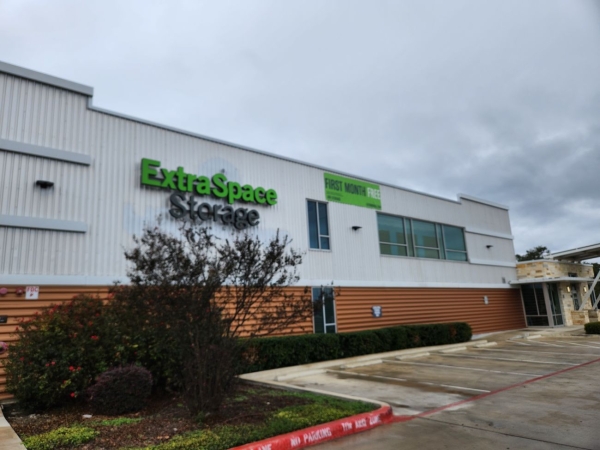 Facility photo: //images.sparefoot.com/medium/23172969943025bd48d.jpg