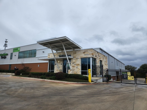 Facility photo: //images.sparefoot.com/medium/2317296994302af0eae.jpg