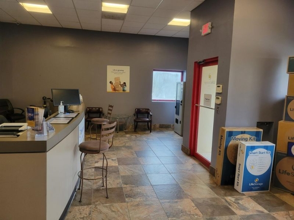 Storage Units at Extra Space Storage - 4175 - Atlanta - Pleasantdale Rd - 3810 Pleasantdale Road