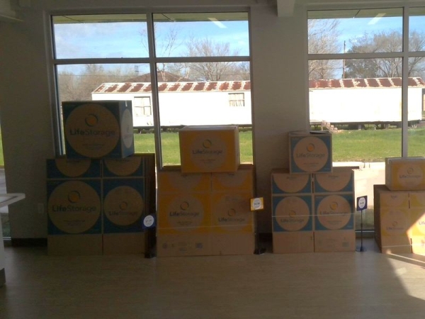 Storage Units at Extra Space Storage - 4185 - Houston - Cullen Blvd - 12812 Cullen Boulevard