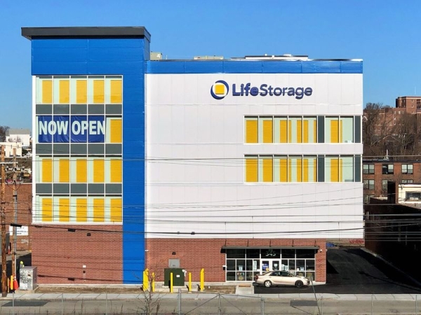 Facility photo: //images.sparefoot.com/medium/23175264d535bc94633.jpg