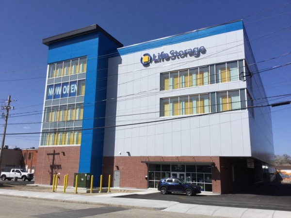 Facility photo: //images.sparefoot.com/medium/23175264d535c0f384b.jpg