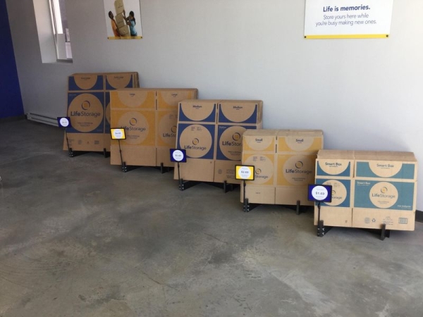 Facility photo: //images.sparefoot.com/medium/23175264d535c36bd86.jpg