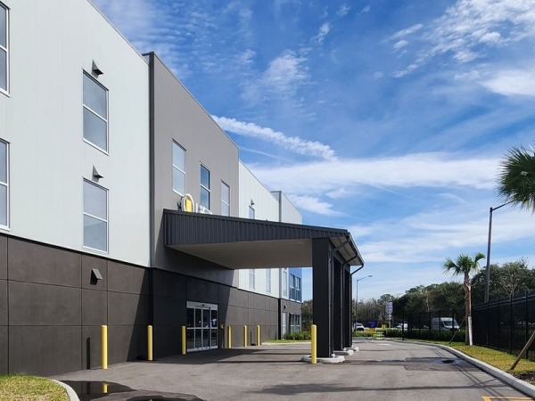 Facility photo: //images.sparefoot.com/medium/231762679947dc9e5a2.jpg