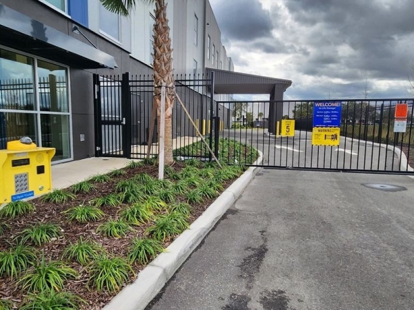 Facility photo: //images.sparefoot.com/medium/231762679947de5f454.jpg