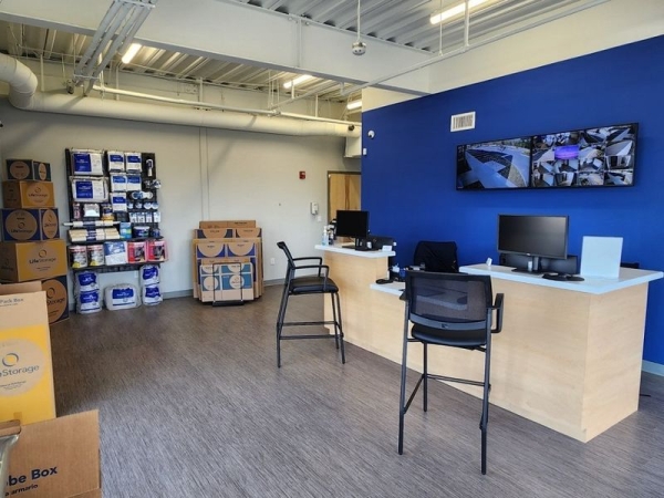 Facility photo: //images.sparefoot.com/medium/231762679947df267e2.jpg