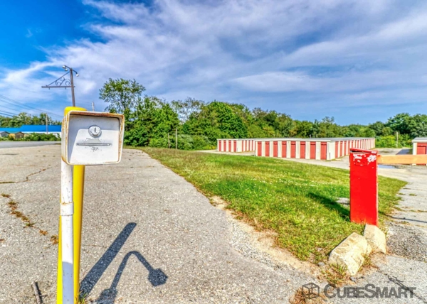 Facility photo: //images.sparefoot.com/medium/231765688c70f5d2eaf.jpg