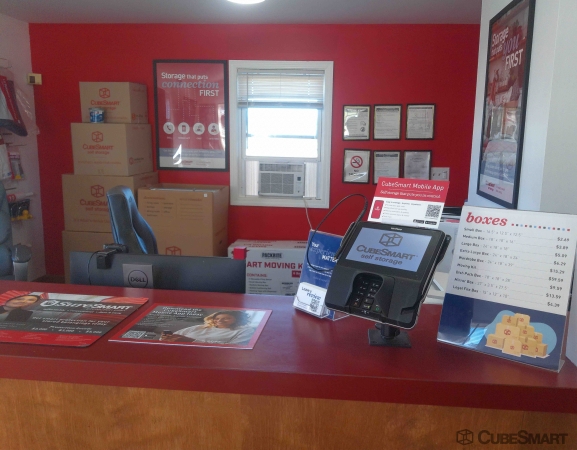 Facility photo: //images.sparefoot.com/medium/231765695f735b4ecb6.jpg