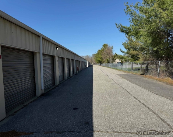 Facility photo: //images.sparefoot.com/medium/231766686f77585375b.jpg