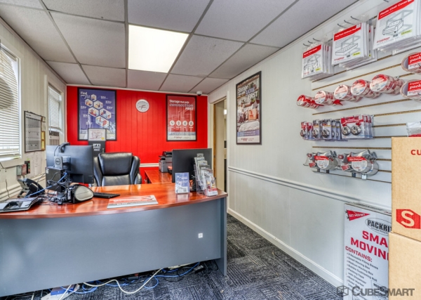 Facility photo: //images.sparefoot.com/medium/2317666989a744c141f.jpg