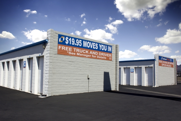 Facility photo: //images.sparefoot.com/medium/2317976883c40bac8bb.jpg