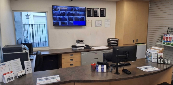 Facility photo: //images.sparefoot.com/medium/2317976887bb5f38916.jpg
