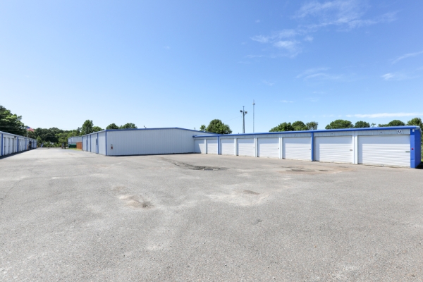 Facility photo: //images.sparefoot.com/medium/2317996a18c25eaab23.jpg