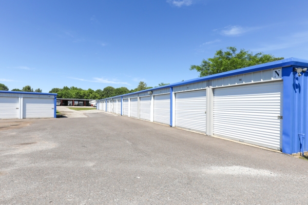 Facility photo: //images.sparefoot.com/medium/2317996a18c26757da9.jpg