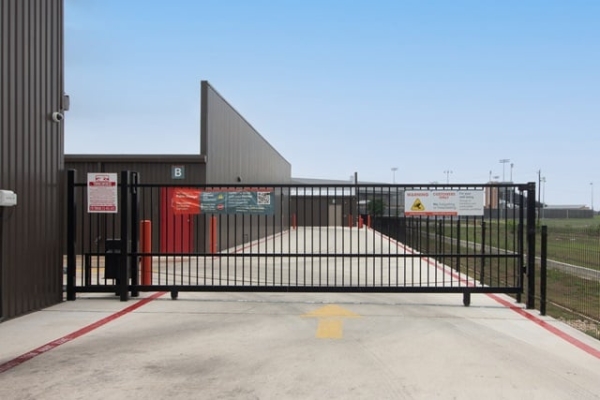Facility photo: //images.sparefoot.com/medium/2318326a071ef4772df.jpg