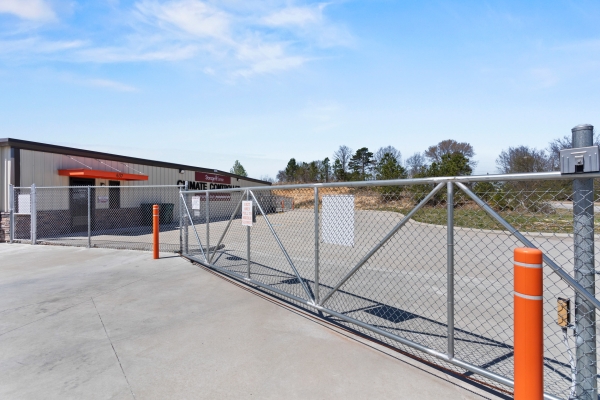Facility photo: //images.sparefoot.com/medium/2318346893a71f892d3.jpg
