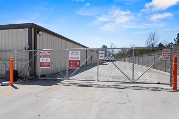 Facility photo: //images.sparefoot.com/medium/2318346893a7e1514e0.jpg