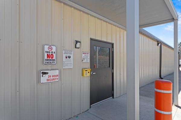 Facility photo: //images.sparefoot.com/medium/2318346893a7ec47dd8.jpg