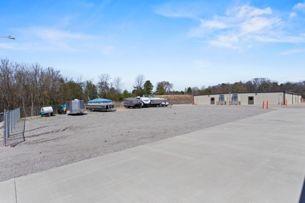 Facility photo: //images.sparefoot.com/medium/2318346893a84ea86a0.jpg
