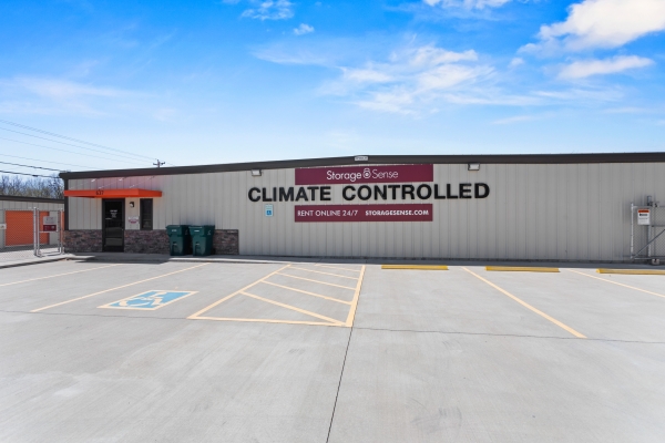 Facility photo: //images.sparefoot.com/medium/2318346893a89533e61.jpg