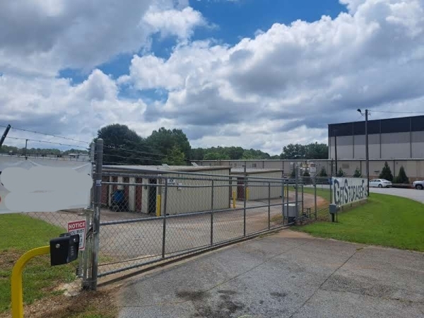 Facility photo: //images.sparefoot.com/medium/231836688b7407b1980.jpg