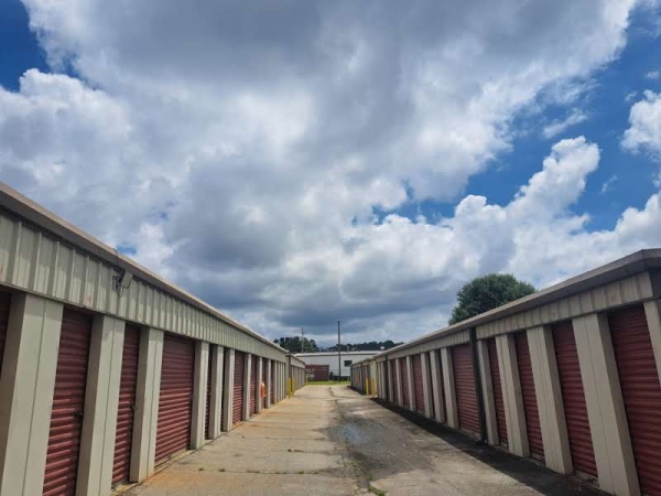 Facility photo: //images.sparefoot.com/medium/23183668961ba3bc5ec.jpg
