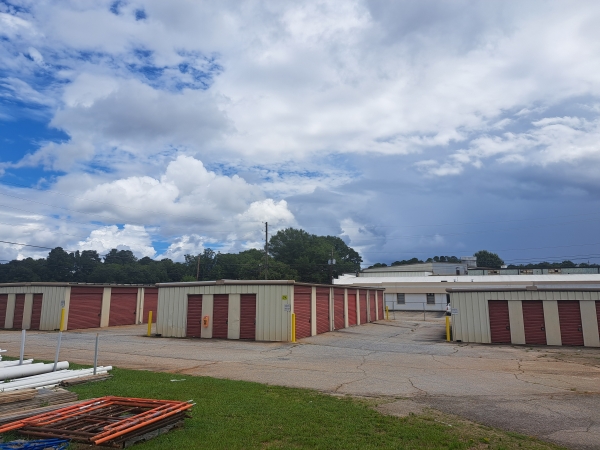 Facility photo: //images.sparefoot.com/medium/23183668d7193265d09.jpg