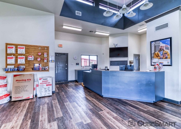 Facility photo: //images.sparefoot.com/medium/2318486971fe33a7753.jpg