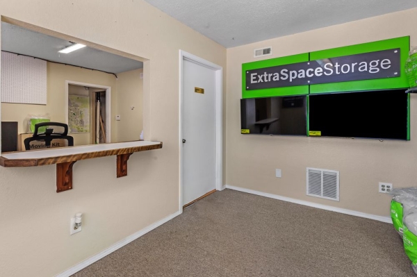 Facility photo: //images.sparefoot.com/medium/23188369943083262d6.jpg