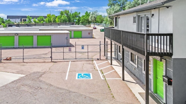 Facility photo: //images.sparefoot.com/medium/23188369943085e4ffd.jpg