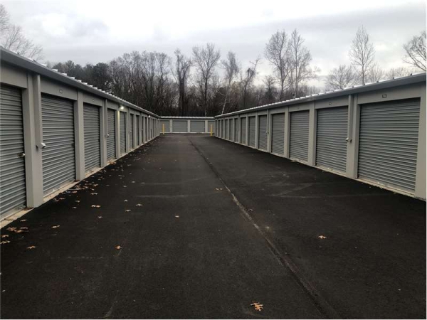 Facility photo: //images.sparefoot.com/medium/23188564e00361825c7.jpg
