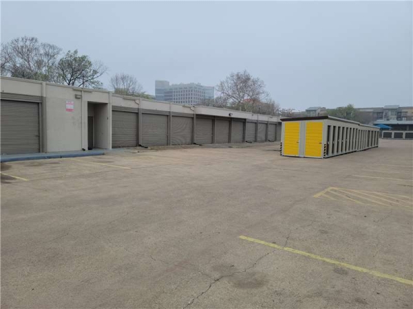 Storage Units at Extra Space Storage - 6097 - Dallas - 2339 Inwood Rd - 2339 Inwood Road