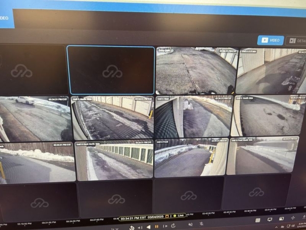 Facility photo: //images.sparefoot.com/medium/2319196904fc0f5b76d.jpg