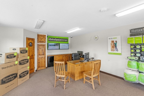 Facility photo: //images.sparefoot.com/medium/2319266994304fa24f5.jpg