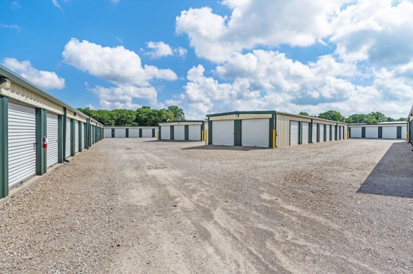 Facility photo: //images.sparefoot.com/medium/231926699430506533c.jpg