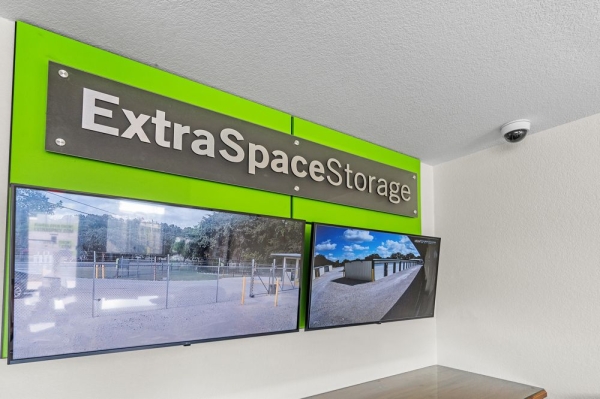 Facility photo: //images.sparefoot.com/medium/23192669943053213fc.jpg