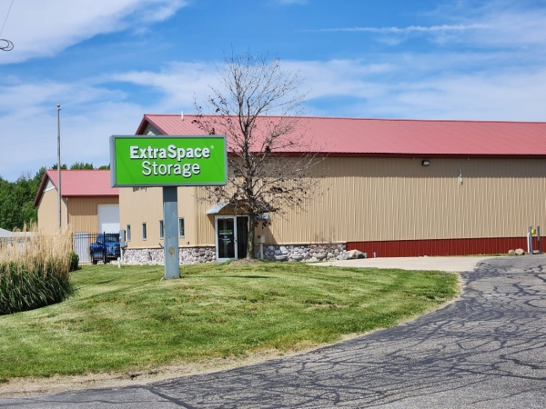 Facility photo: //images.sparefoot.com/medium/2319526a240cb393d9c.jpg