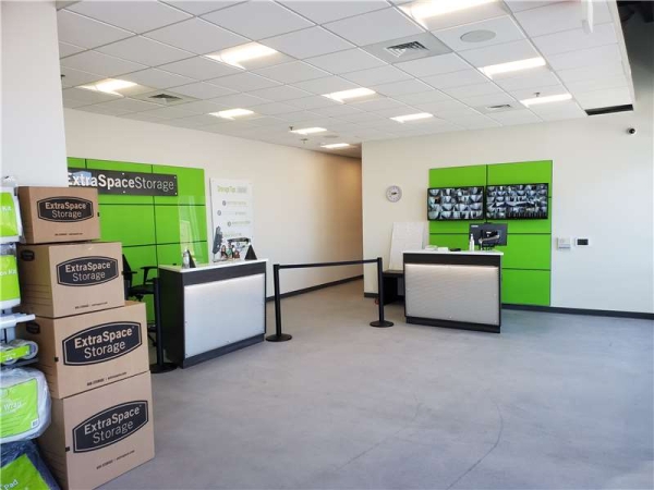 Storage Units at Extra Space Storage - 7412 - Phoenix - 6316 N 7th St - 6316 North 7th Street