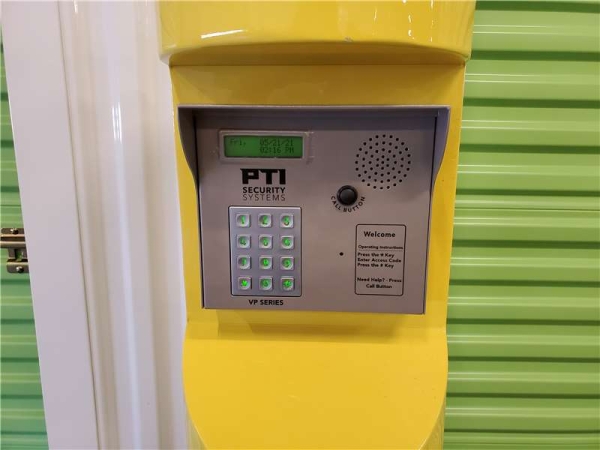 Storage Units at Extra Space Storage - 7412 - Phoenix - 6316 N 7th St - 6316 North 7th Street