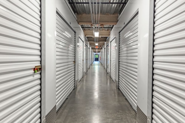 Facility photo: //images.sparefoot.com/medium/231987699431ac81d90.jpg